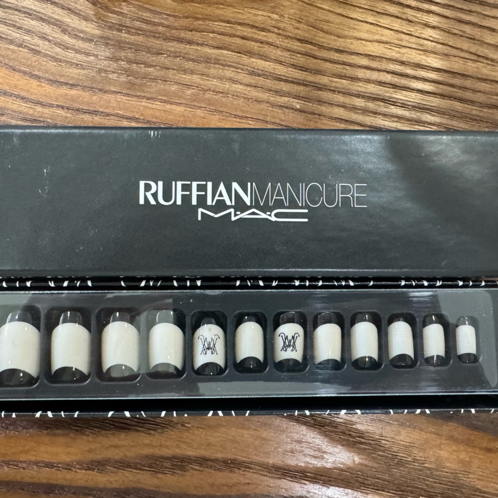 MAC ruffian manicure press on nails